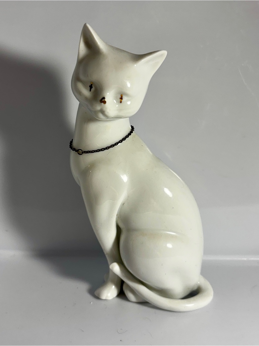Vintage White Glossy Porcelain Cat Figurine Sitting Animal Decor Figurine